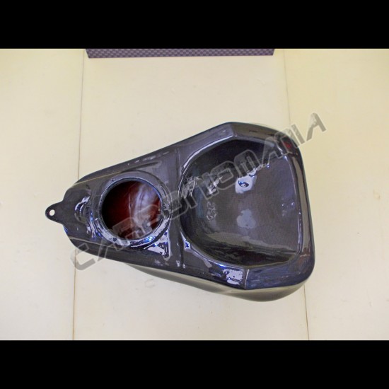 Serbatoio in fibra di carbonio maggiorato versione RS per Ducati 748 916 996 998 | Ducati image